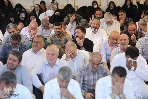 مراسم دعای کمیل زائران ایرانی در مدینه منوره