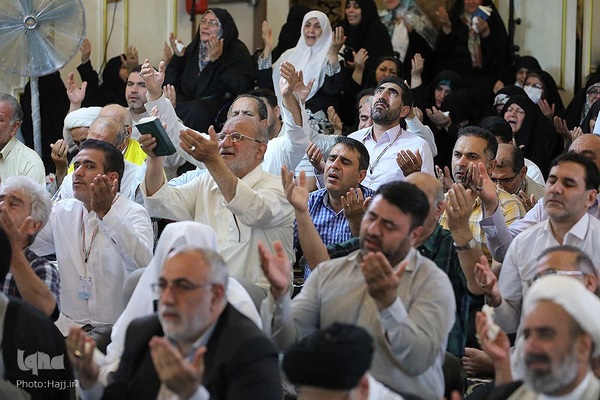 مراسم دعای کمیل زائران ایرانی در مدینه منوره