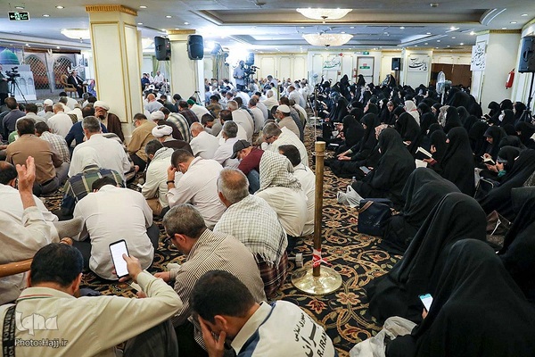 مراسم دعای کمیل زائران ایرانی در مدینه منوره