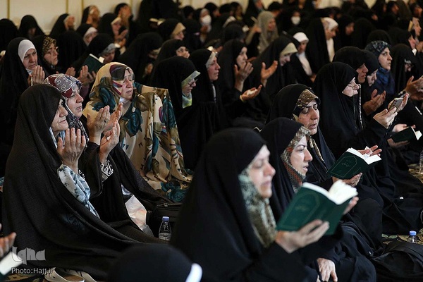 مراسم دعای کمیل زائران ایرانی در مدینه منوره