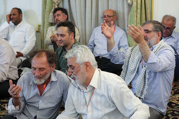 مراسم دعای کمیل زائران ایرانی در مدینه منوره