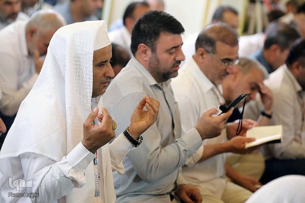 مراسم دعای کمیل زائران ایرانی در مدینه منوره