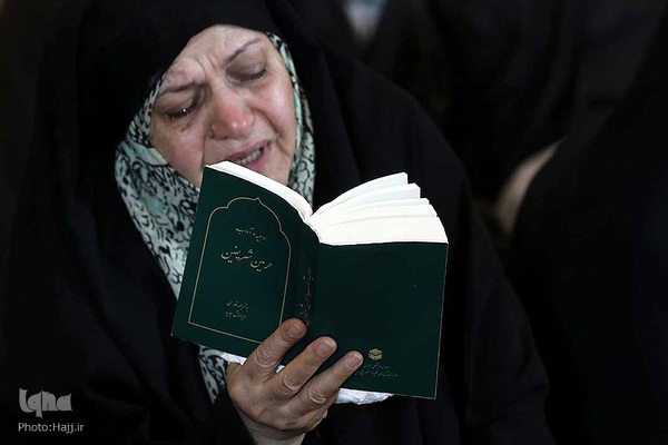 مراسم دعای کمیل زائران ایرانی در مدینه منوره