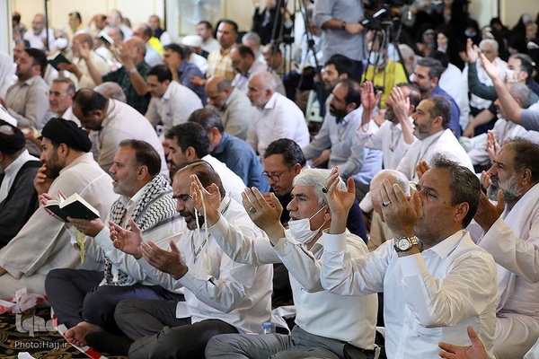 مراسم دعای کمیل زائران ایرانی در مدینه منوره