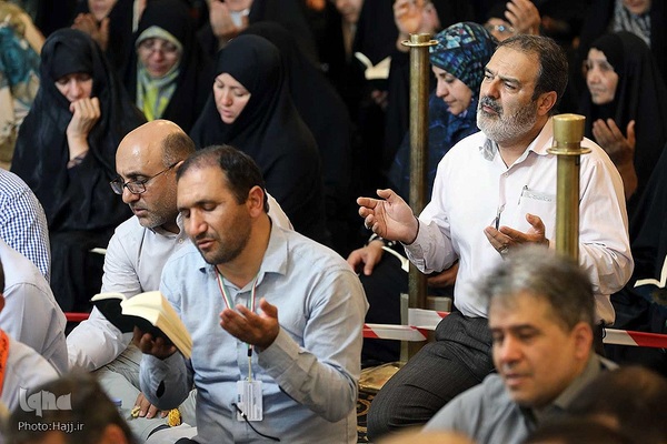 مراسم دعای کمیل زائران ایرانی در مدینه منوره