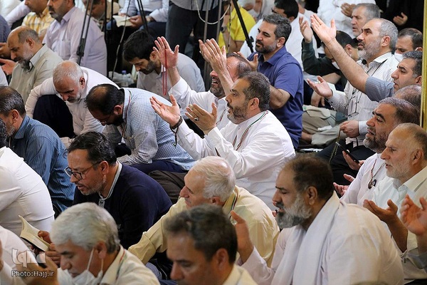 مراسم دعای کمیل زائران ایرانی در مدینه منوره