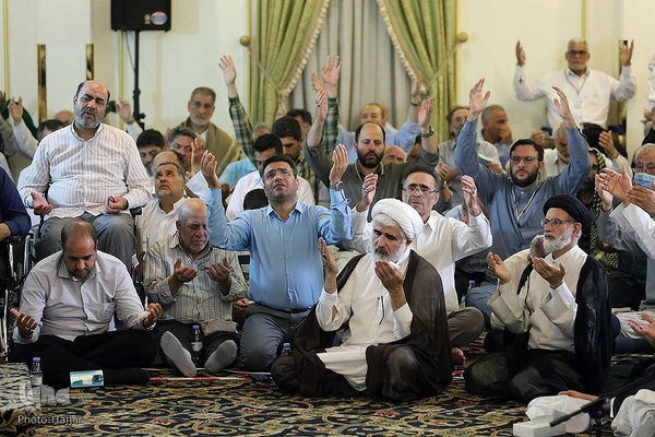 مراسم دعای کمیل زائران ایرانی در مدینه منوره