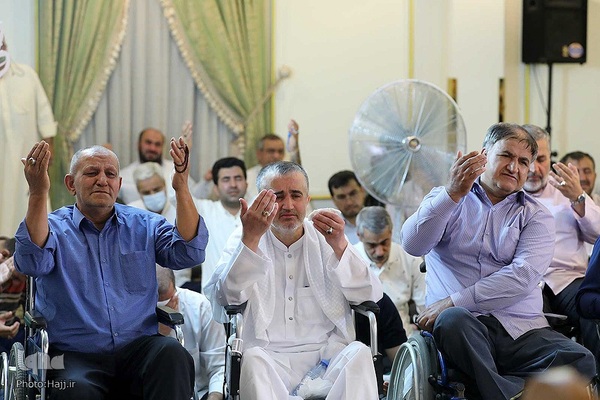 مراسم دعای کمیل زائران ایرانی در مدینه منوره