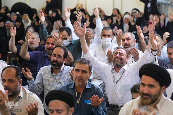 مراسم دعای کمیل زائران ایرانی در مدینه منوره