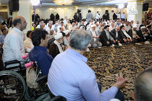 مراسم دعای کمیل زائران ایرانی در مدینه منوره