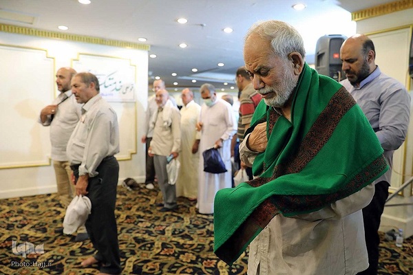 مراسم دعای کمیل زائران ایرانی در مدینه منوره