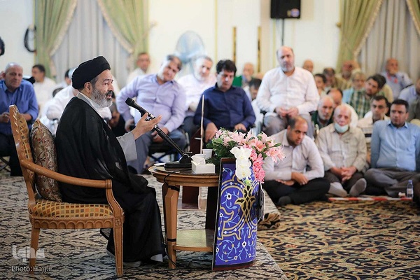 مراسم دعای کمیل زائران ایرانی در مدینه منوره