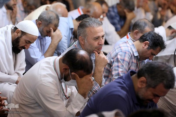 مراسم دعای کمیل زائران ایرانی در مدینه منوره