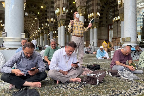 حال و هوای زائران ایرانی در حرم مطهر نبوی را در ایام حج تمتع