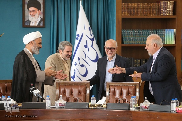 نشست فراکسیون قرآن مجلس با جمعی از پیشکسوتان و فعالان قرآنی