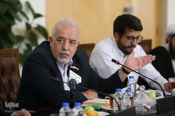 نشست فراکسیون قرآن مجلس با جمعی از پیشکسوتان و فعالان قرآنی