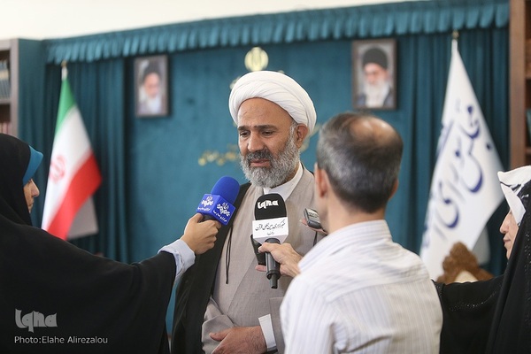 نشست فراکسیون قرآن مجلس با جمعی از پیشکسوتان و فعالان قرآنی