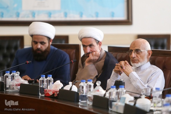 نشست فراکسیون قرآن مجلس با جمعی از پیشکسوتان و فعالان قرآنی