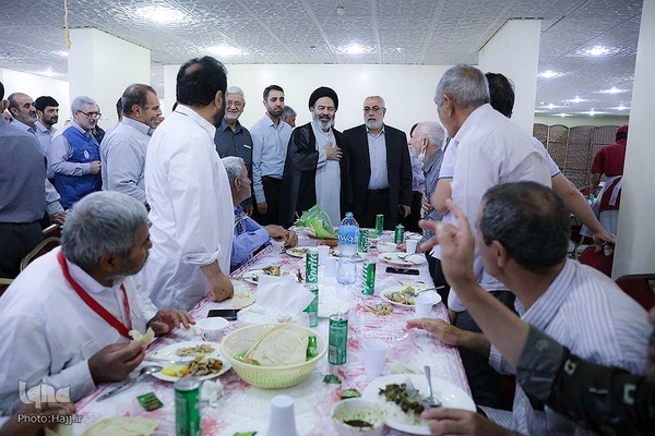 دیدار صمیمی سرپرست حجاج ایرانی با زائران کشورمان در مکه مکرمه