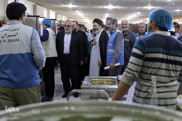 دیدار صمیمی سرپرست حجاج ایرانی با زائران کشورمان در مکه مکرمه