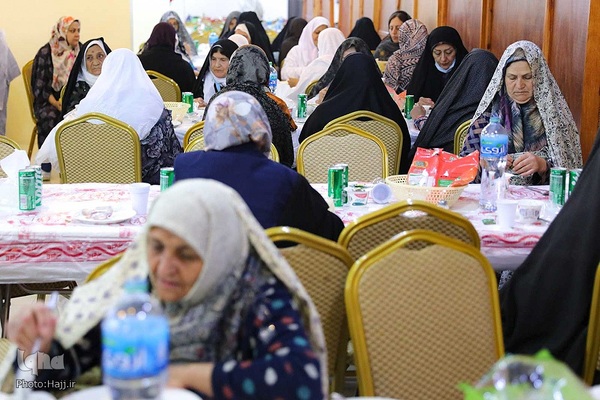 دیدار صمیمی سرپرست حجاج ایرانی با زائران کشورمان در مکه مکرمه