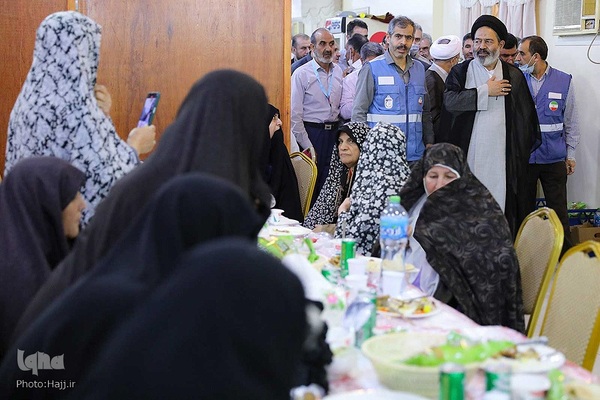 دیدار صمیمی سرپرست حجاج ایرانی با زائران کشورمان در مکه مکرمه