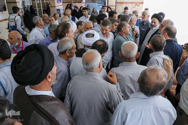 دیدار صمیمی سرپرست حجاج ایرانی با زائران کشورمان در مکه مکرمه