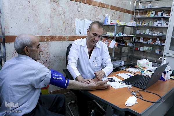 دیدار صمیمی سرپرست حجاج ایرانی با زائران کشورمان در مکه مکرمه