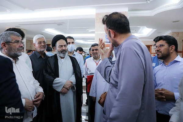 دیدار صمیمی سرپرست حجاج ایرانی با زائران کشورمان در مکه مکرمه