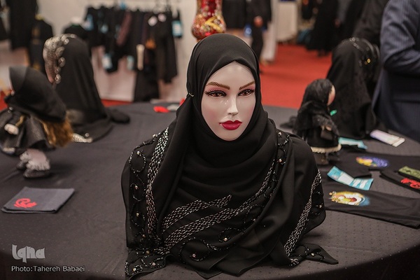 افتتاح رویداد برکت دیدار با نمایش ۳۰۰ لباس محرمی