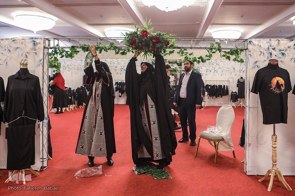 افتتاح رویداد برکت دیدار با نمایش ۳۰۰ لباس محرمی