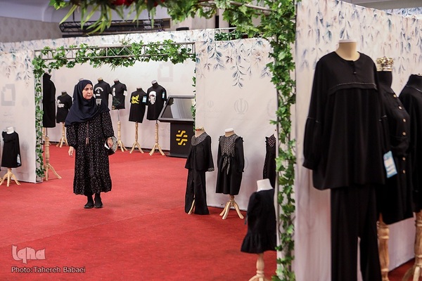 افتتاح رویداد برکت دیدار با نمایش ۳۰۰ لباس محرمی