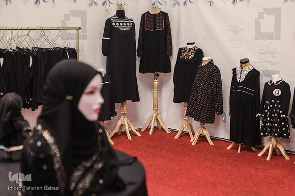 افتتاح رویداد برکت دیدار با نمایش ۳۰۰ لباس محرمی