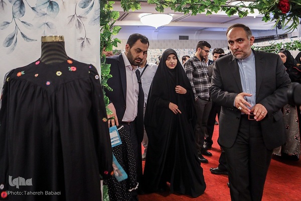 افتتاح رویداد برکت دیدار با نمایش ۳۰۰ لباس محرمی