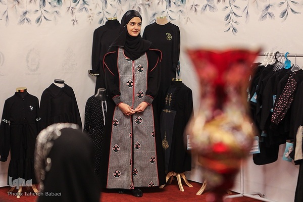 افتتاح رویداد برکت دیدار با نمایش ۳۰۰ لباس محرمی