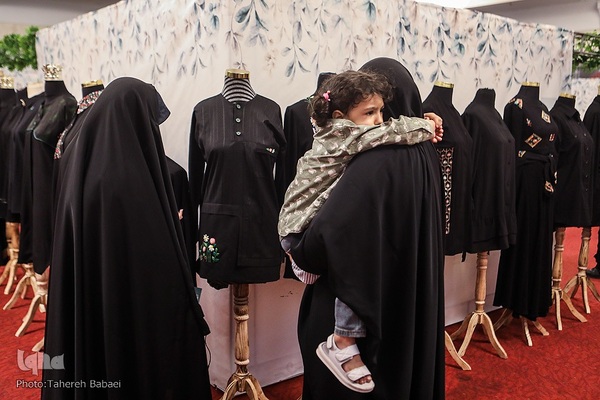 افتتاح رویداد برکت دیدار با نمایش ۳۰۰ لباس محرمی