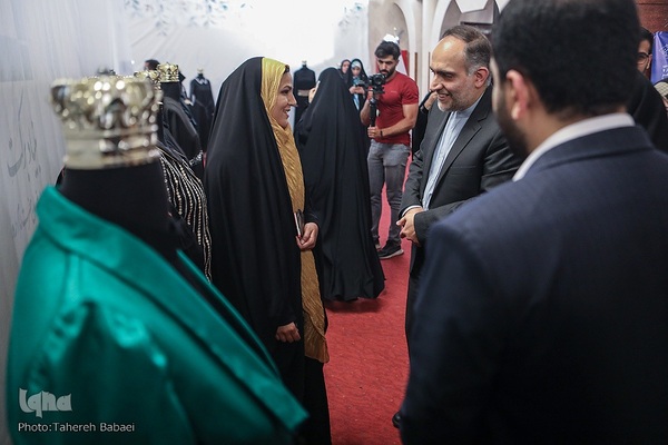 افتتاح رویداد برکت دیدار با نمایش ۳۰۰ لباس محرمی