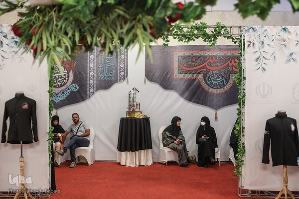 افتتاح رویداد برکت دیدار با نمایش ۳۰۰ لباس محرمی