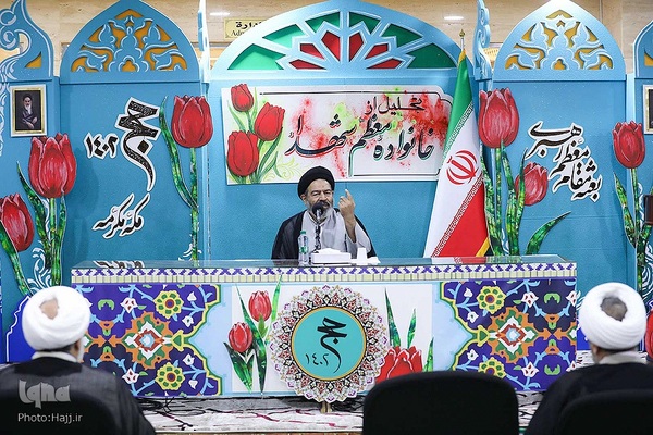 مراسم تجلیل از خانواده شهدا