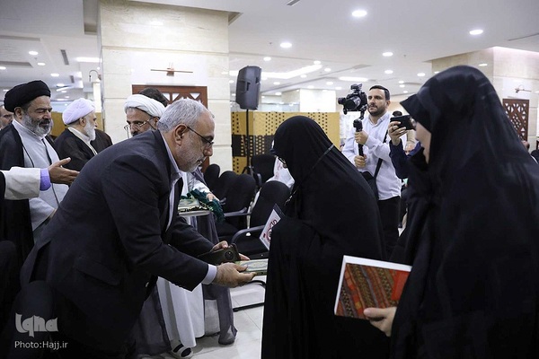 مراسم تجلیل از خانواده شهدا