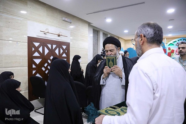 مراسم تجلیل از خانواده شهدا