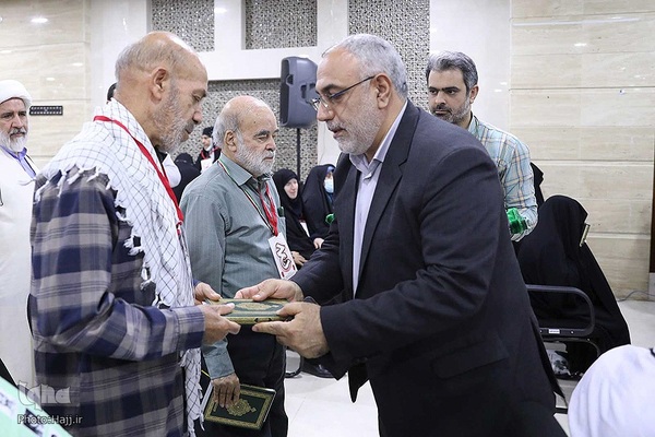 مراسم تجلیل از خانواده شهدا