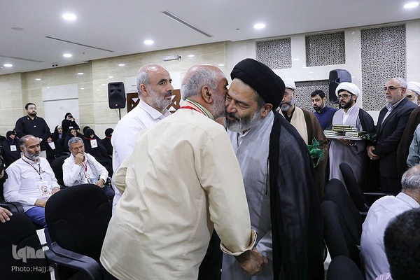 مراسم تجلیل از خانواده شهدا