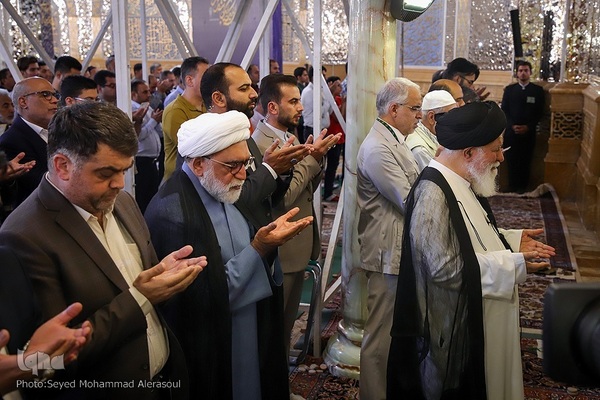 اقامه نماز عید قربان در حرم مطهر رضوی