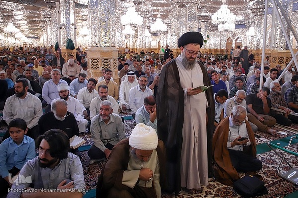 اقامه نماز عید قربان در حرم مطهر رضوی