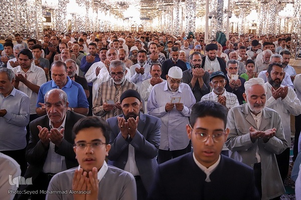 اقامه نماز عید قربان در حرم مطهر رضوی