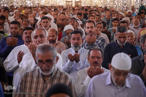 اقامه نماز عید قربان در حرم مطهر رضوی