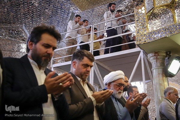 اقامه نماز عید قربان در حرم مطهر رضوی