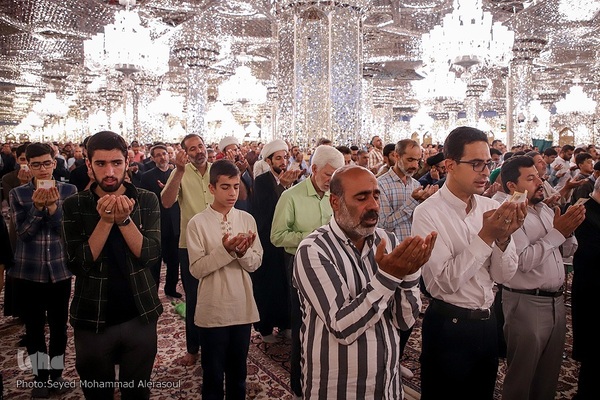 اقامه نماز عید قربان در حرم مطهر رضوی