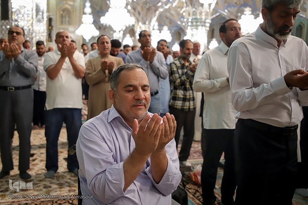 اقامه نماز عید قربان در حرم مطهر رضوی